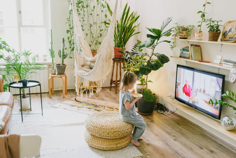 How to Create a Cozy and Inviting Living Room on a Budget